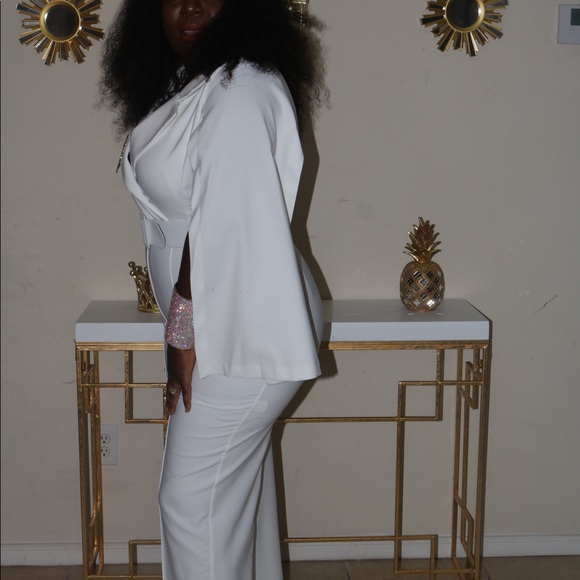 New ! White cape plus-size jumpsuit - Picture 6 of 6